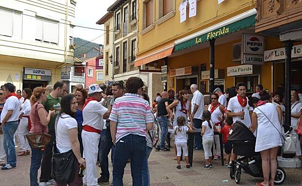 La música de la calle ameniza las fiestas en Ampuero. 