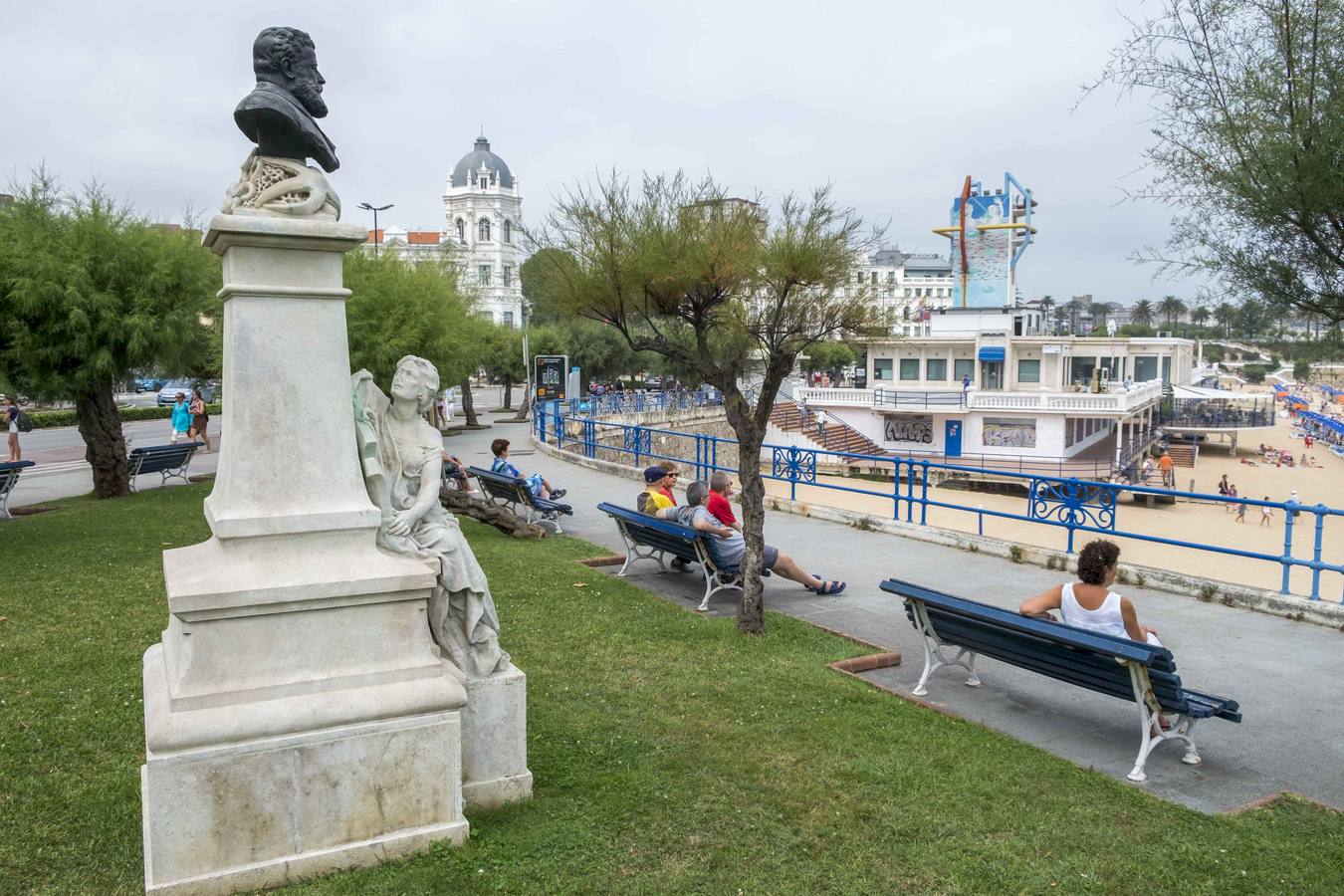 El monumento a González Linares sufre otro ataque
