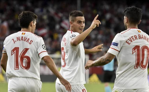 Ben Yedder celebra un gol ante el Basaksehir. 