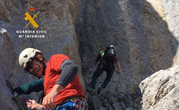 Miembros del GREIM en el último rescate en la Aguja Ostaicoechea.