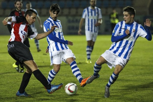 Los blanquiazules Cano y Jony en el partido de Copa Federación que se jugó ante la SD Logroñés.