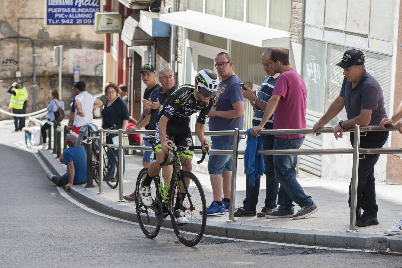 Christofer Robin del Quick Step-Telco’m Gimex ha sido el vencedor de la primera etapa de la Vuelta a Cantabria sub23/Elite que ha arrancado este domingo en Santander con una contrareloj y en un escenario único, la cuesta de la Atalaya