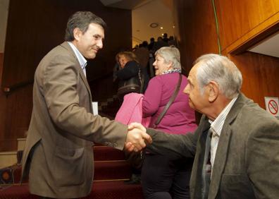 Imagen secundaria 1 - El profesor crítico que vuelve a la política