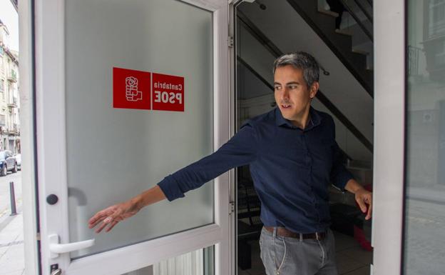 En directo, Zuloaga explica los cambios en el PSOE