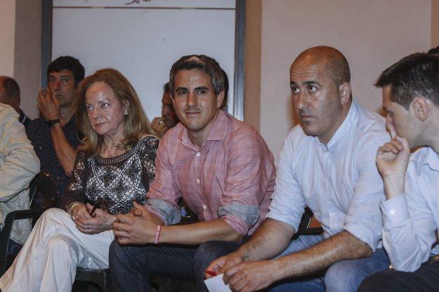 Pablo Zuloaga, junto a Agustín Molleda durante un acto de campaña.