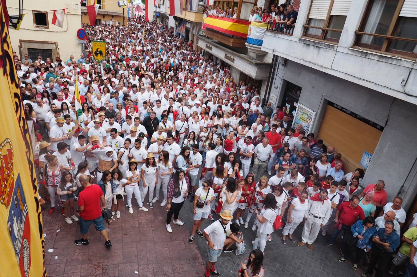 Arrancan las fiestas en Ampuero con el desfile y el chupinazo