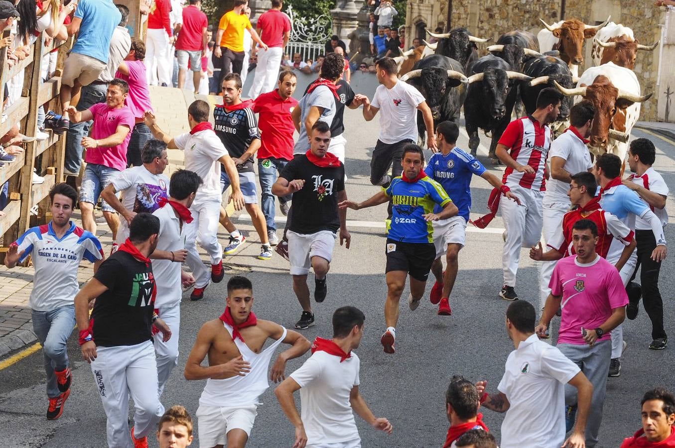  2,36 minutos ha tardado la manada en regresar al coso taurino, en una carrera que ha destacado por su rapidez, especialmente en la ida