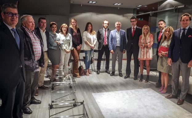 Representantes de las empresas que participan en la experiencia exportadora, junto a directivos de CEOE y Banco Santander. 