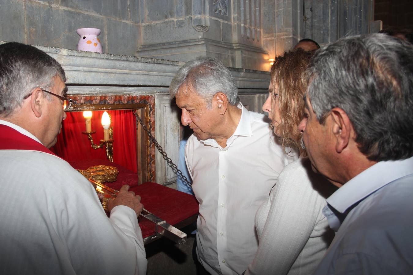 El candidato a la presidencia de México en su paso por el Monasterio de Santo Toribio de Liébana y la Universidad de Cantabria