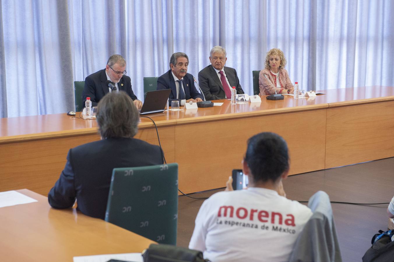 El candidato a la presidencia de México en su paso por el Monasterio de Santo Toribio de Liébana y la Universidad de Cantabria