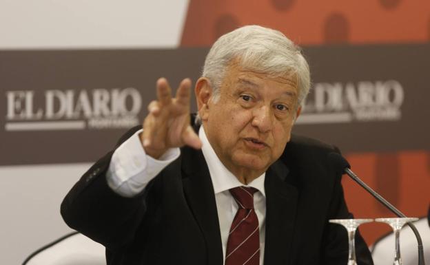 López Obrador durante su conferencia en el Hotel Bahía, esta misma mañana.