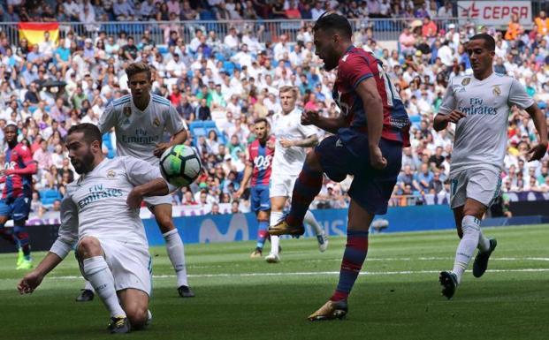 Ivi dispara ante Carvajal. 