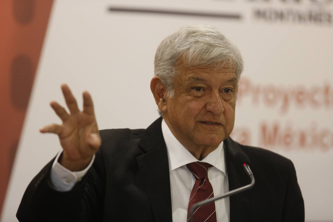 El candidato a la presidencia de México Andrés Manuel López Obrador desgrana en el Foro de El Diario Montañés su proyecto de Nación para los próximos años