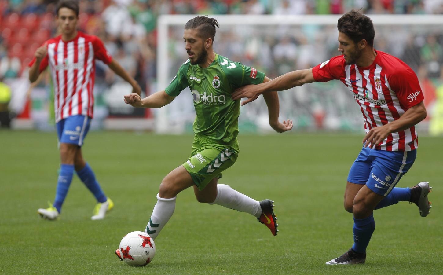 Un mal Racing cae justamente ante el Sporting B por 3-1 y suma su tercera derrota seguida fruto de sus numerosas imprecisiones