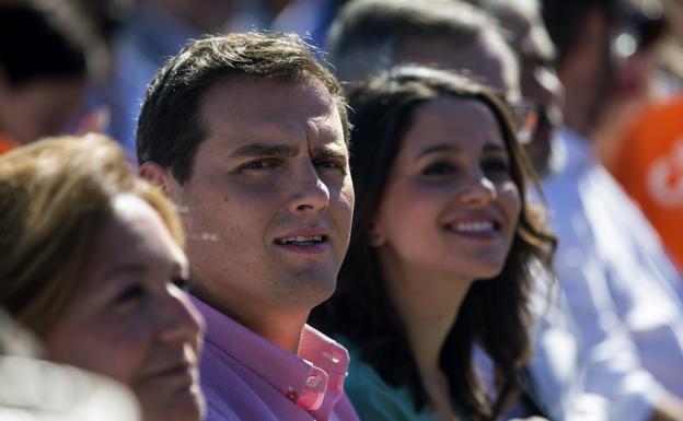 El presidente de Ciudadanos Albert Rivera, junto a Inés Arrimadas en un acto en Barcelona. 