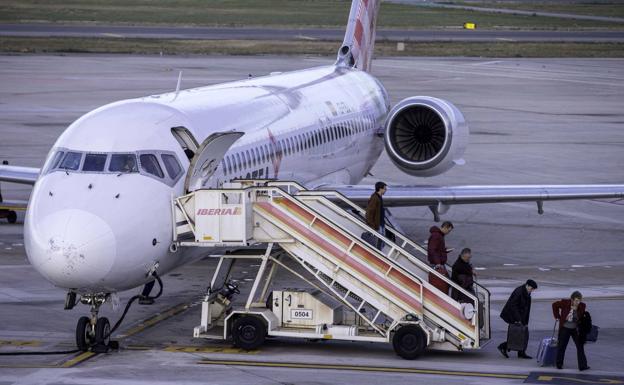 La ampliación de la oferta de destinos ha incrementado el tráfico de pasajeros en el aeropuerto cántabro. 