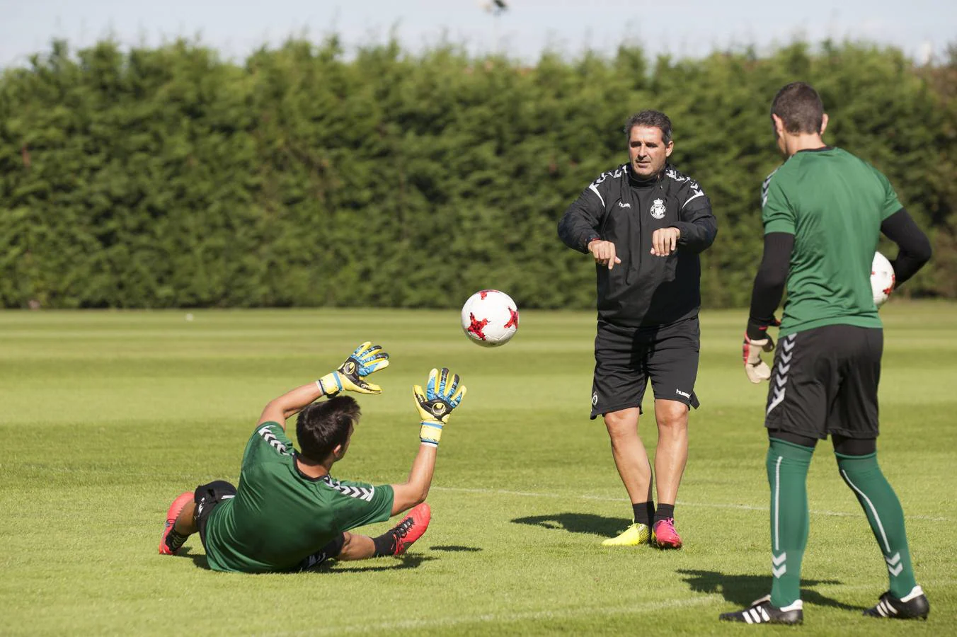 Entrenamiento del Racing antes del Leioa