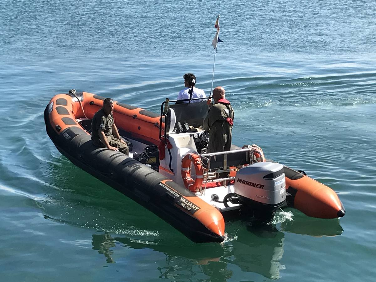 El peso de una zanjadora aparcada en la zona vieja del puerto con carga de 150 toneladas ha provocado el derrumbe