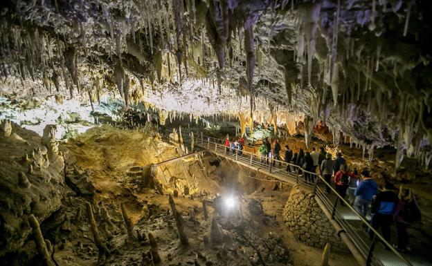 Interior de la Cueva El Soplao