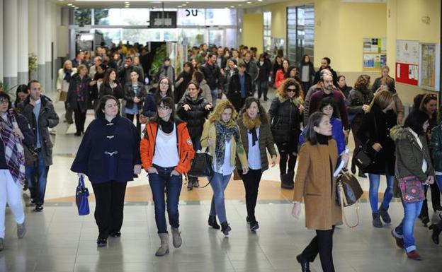 Uno de los últimos exámenes de oposición al cuerpo administrativo convocado por el Gobierno de Cantabria, en la Universidad de Cantabria. 