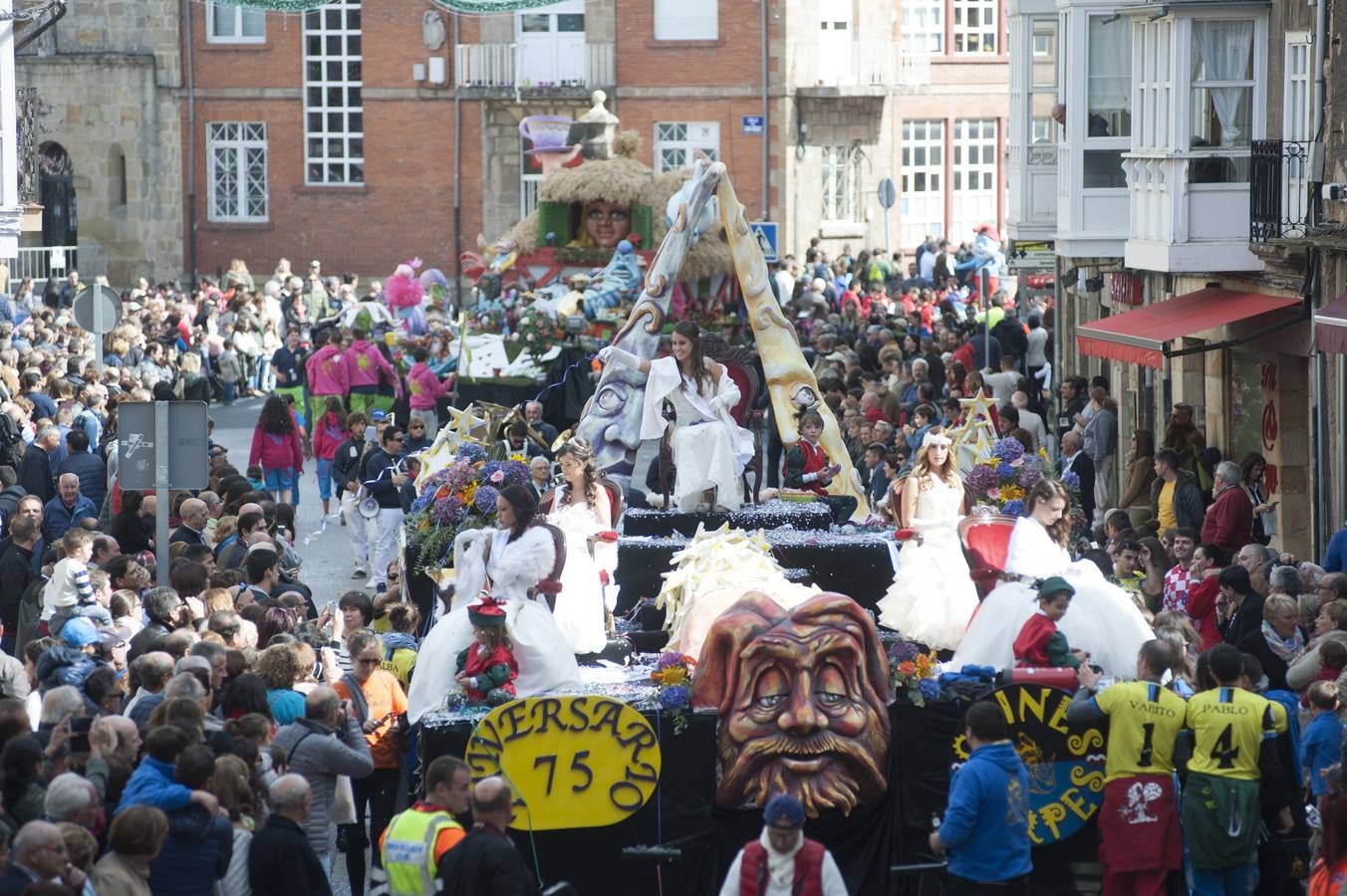 Las carrozas regresan a las calles de Reinosa