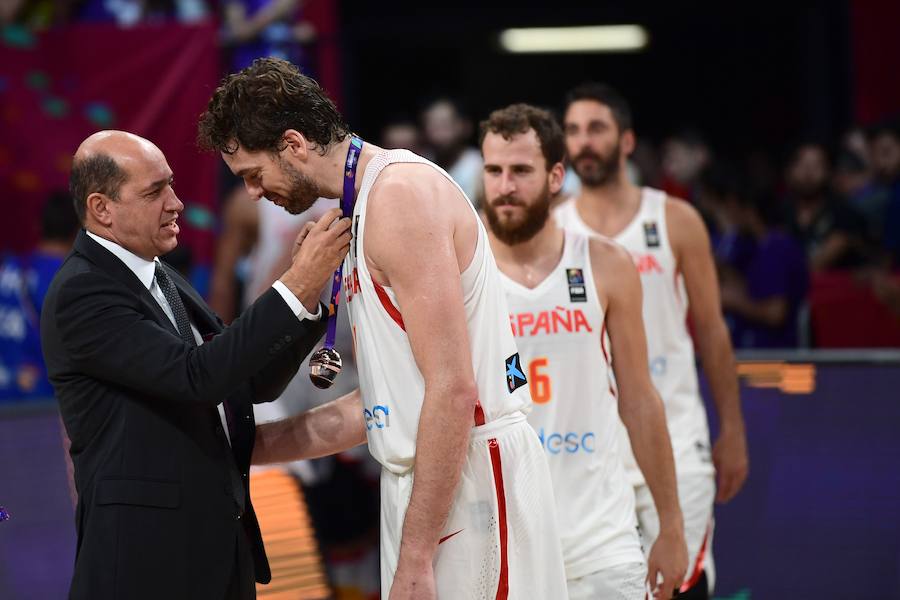 La selección española de baloncesto venció a Rusia en el duelo por el metal y último encuentro de Juan Carlos Navarro como internacional.