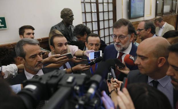«Están a tiempo de evitar males mayores», advierte Rajoy a la Generalitat