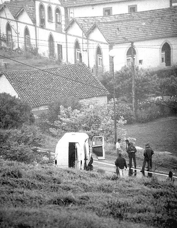 El lugar desde el que intentaban atentar los etarras, con el cuartel al fondo.