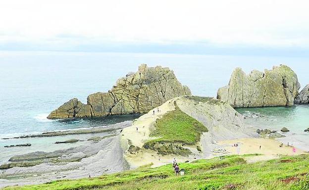 Toda la zona conocida como Costa Quebrada –en la foto, La Arnía–, queda también protegida