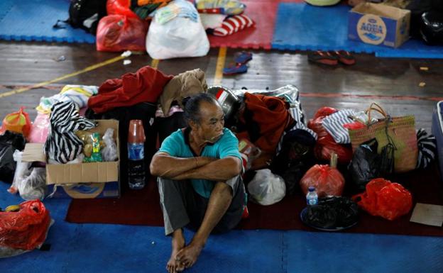 Uno de los evacuados por la alerta.