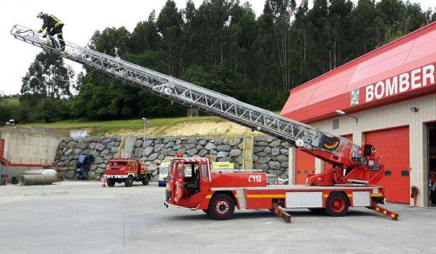 La actual autoescala del Parque de Bomberos de Castro no dispone de cesta de rescate. 