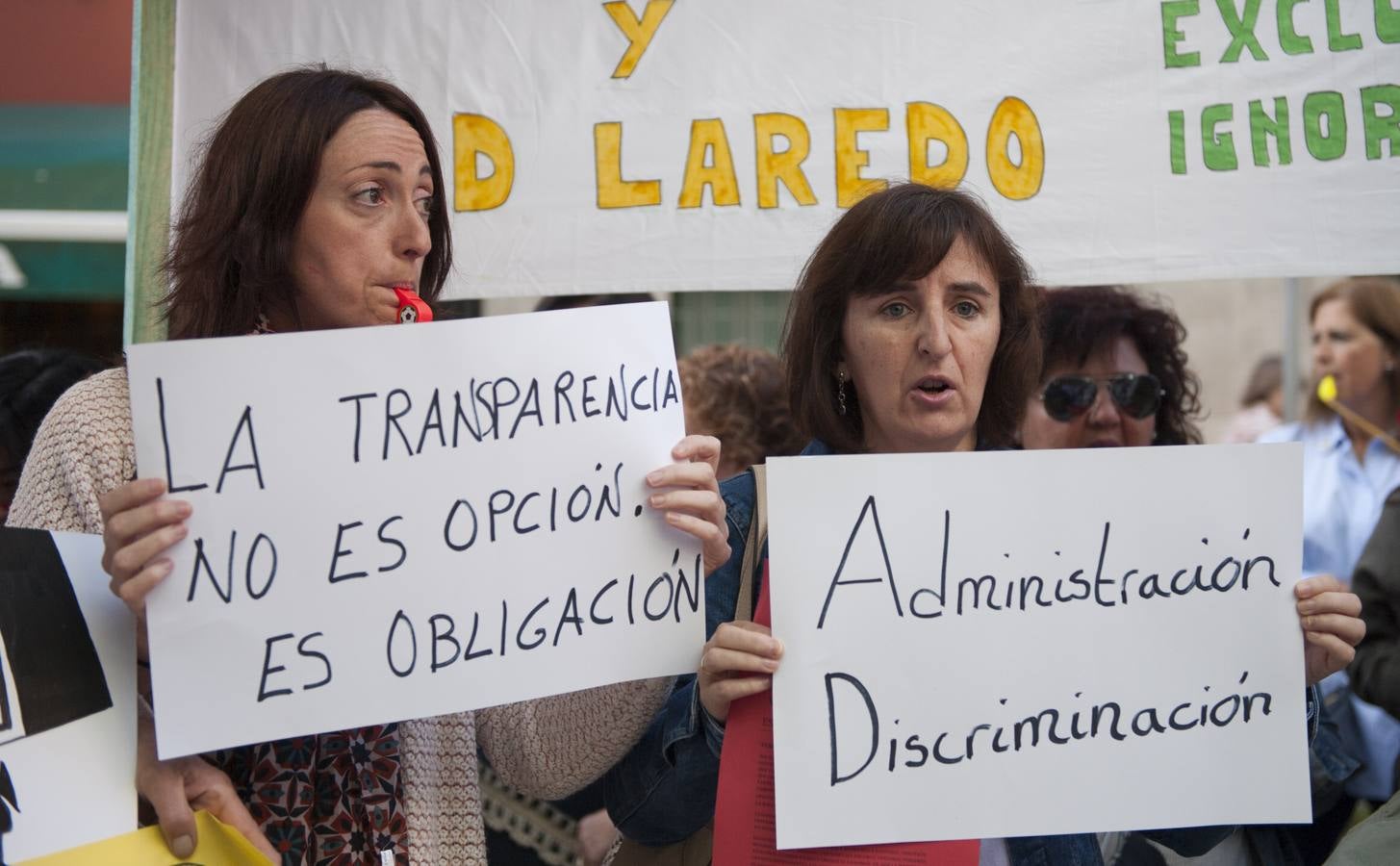 Protesta de las auxiliares de enfermería ante la sede del Gobierno regional