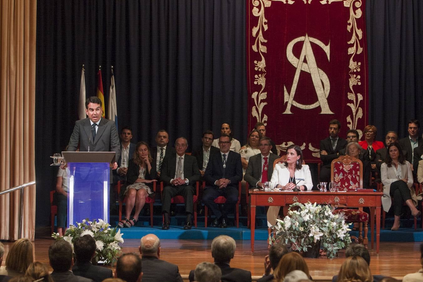 El Ayuntamiento de Santander entrega, siete años después de aprobarlo, su Medalla de Oro a «una de las entidades más comprometidas con el desarrollo económico y social» de la ciudad y Cantabriaa