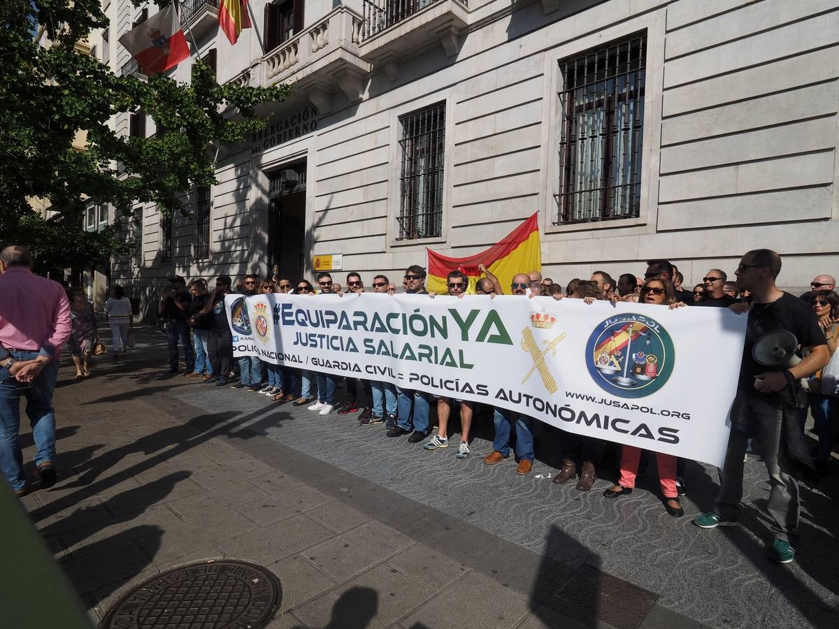 Policías y guardias civiles reclaman en Santander la equiparación salarial con los cuerpos autonómicos