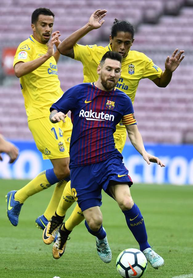 Las mejores imágenes del partido de la séptima joranda de Liga entre el Barcelona y e Las Palmas, que se ha disputado a puerta cerrada.