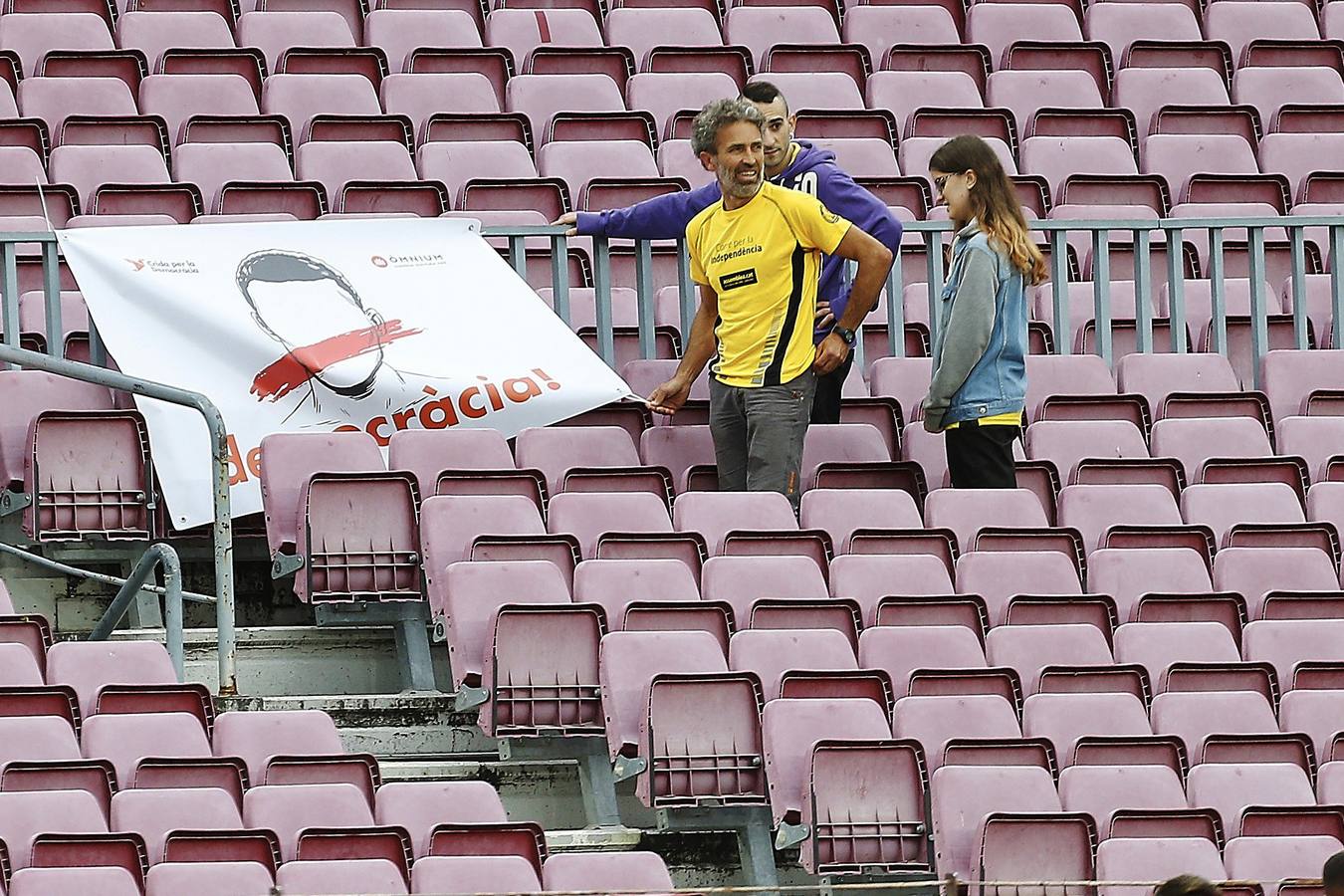 Las mejores imágenes del partido de la séptima joranda de Liga entre el Barcelona y e Las Palmas, que se ha disputado a puerta cerrada.