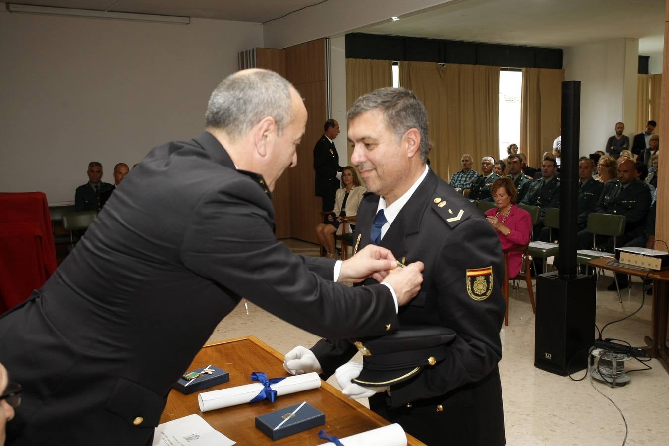 La Policía de Torrelavega honra a sus patronos