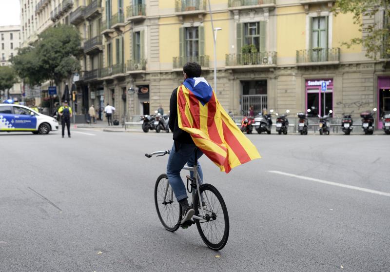 El seguimiento de la huelga es desigual: los comercios del centro de Barcelona están casi cerrados, mientras que una las plantas fabriles más importantes de Cataluña, la de Seat, en Martorell, funciona a pleno rendimiento.