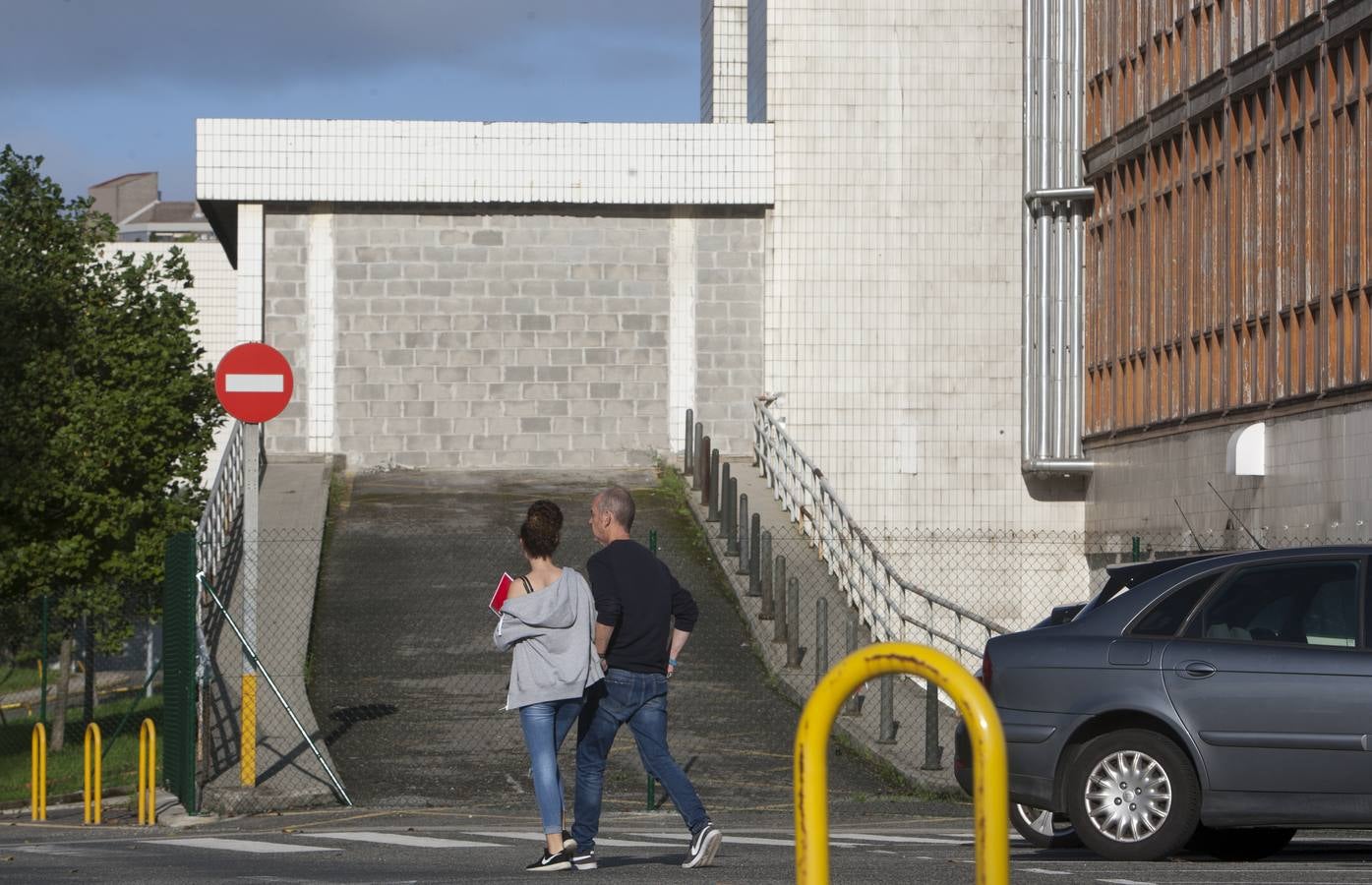 El Servicio Cántabro de Salud quiere «devolver cuanto antes» el viejo edificio al Estado pero no encuentra una sede a la que irse provisionalmente para acelerar la operación.