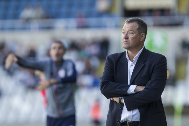 Ángel Viadero introdujo cambios en la alineación y también varió el sistema durante el partido.