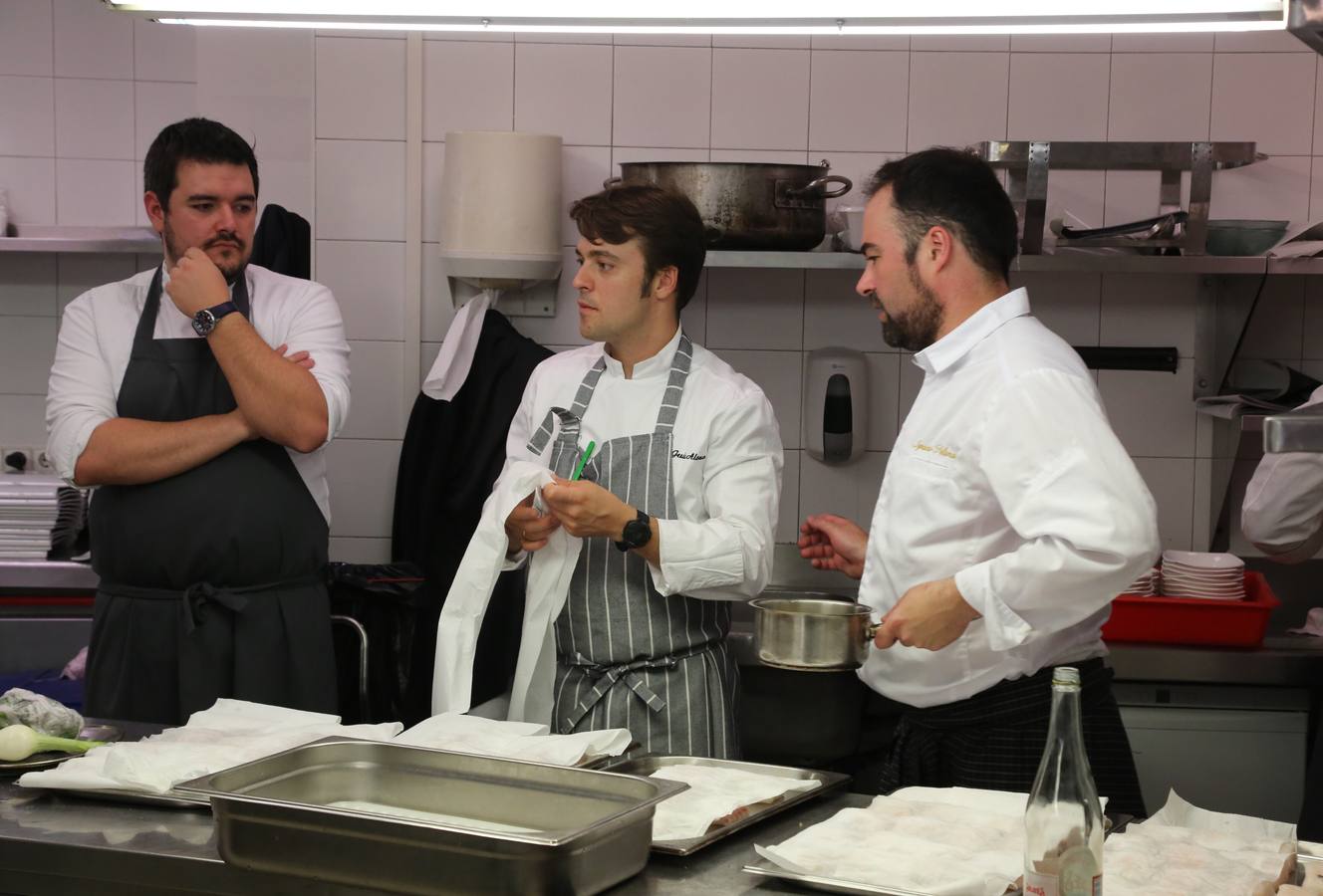 Doce de los más destacados cocineros de la región elaboran con productos cántabros una cena, organizada por la Consejería de Turismo y Cantur, para más de sesenta representantes de medios de comunicación especializados nacionales e internacionales, cocineros de primer nivel nacional e internacional y profesionales influyentes. Cantabria en el l congreso San Sebastián Gastronómika-Euskadi Basque Country 2017 ntabria en el 