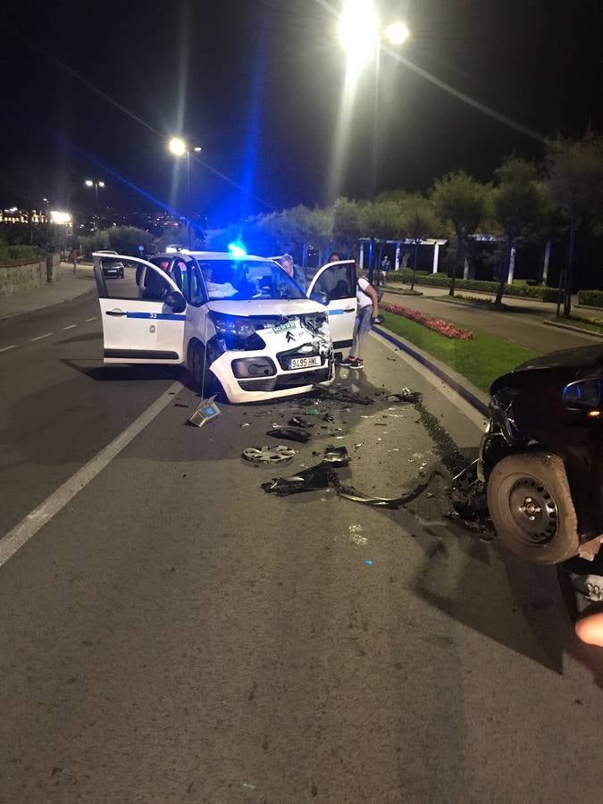 Accidente entre un taxi y un turismo en Reina Victoria