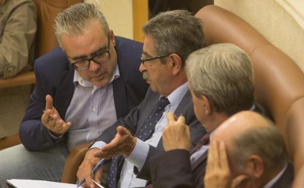 Carrancio vota junto al Gobierno PRC-PSOE para tumbar dos iniciativas de la oposición