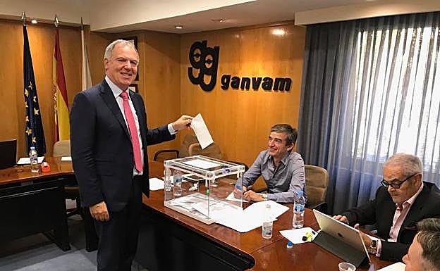 Vidal de la Peña, durante la votación.