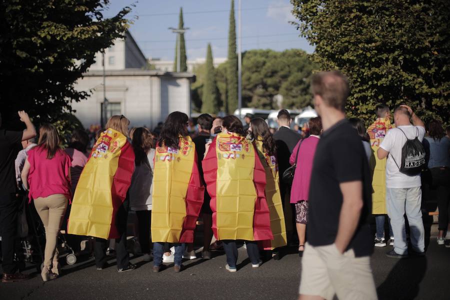 Miles de personas arropan el desfile del 12-O más multitudinario de los últimos años