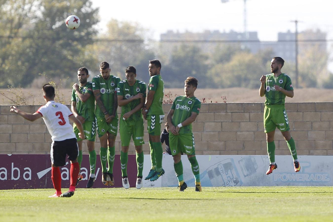 El Racing no puede pasar del empate a cero en Vitoria