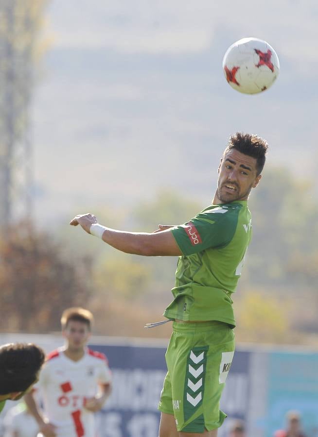 El Racing no puede pasar del empate a cero en Vitoria