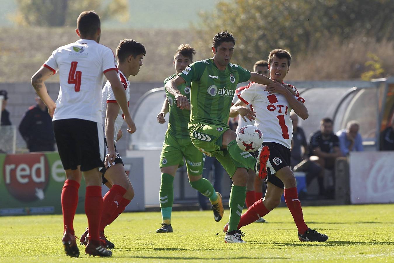 El Racing no puede pasar del empate a cero en Vitoria