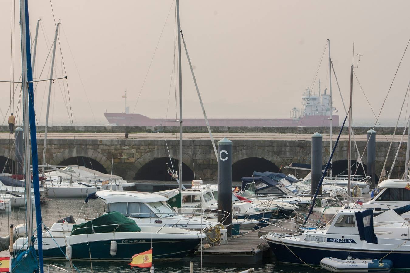 El viento ha llenado Cantabria de humo procedente de los incendios de Pesaguero, Asturias y Galicia