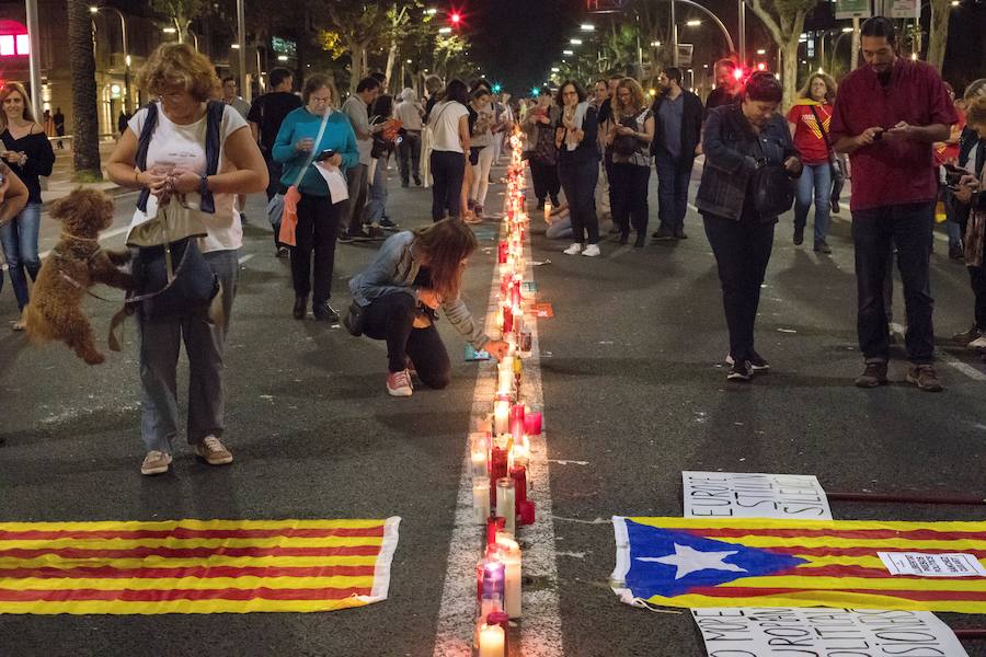 Unas 200.000 personas protestan en Barcelona por encarcelamiento de del presidente de la ANC, Jordi Sànchez, y del de Òmnium Cultural, Jordi Cuixart.